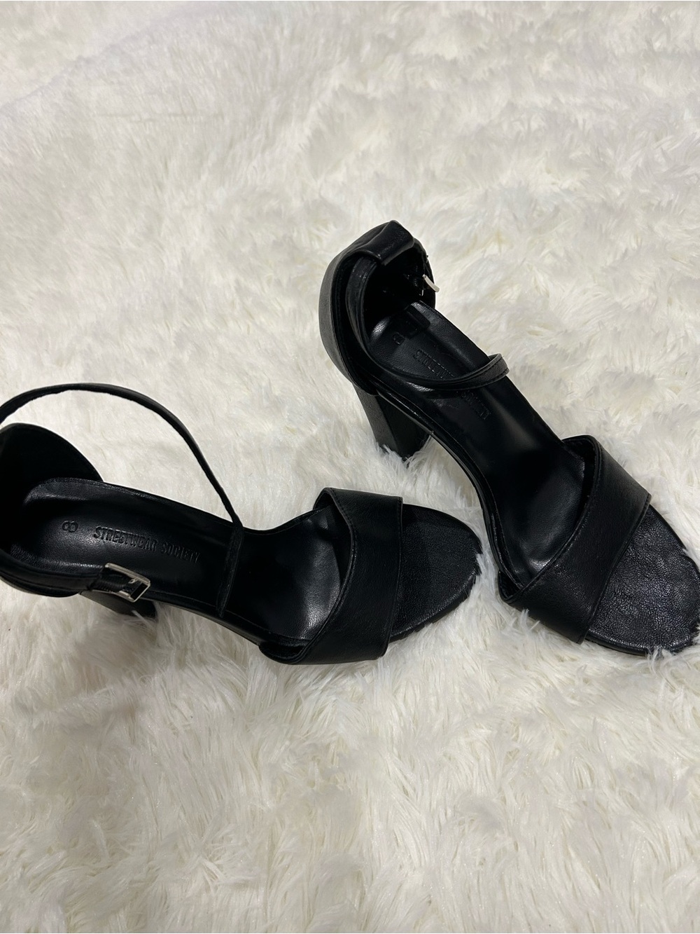 Black Women's Strappy Block Heel Sandals - Unbranded